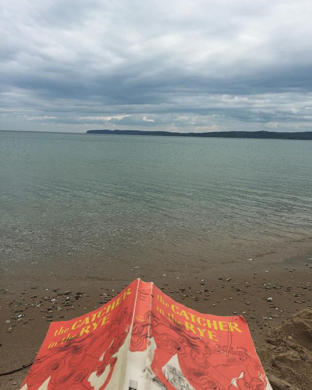 Summer is coming to a close 💙 
#bookvibes #readmore #summerreading #lakemichigan #salinger