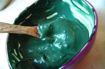 Seaweed and Aloe cooling face mask 1 Tbsp. Spirulina or other seaweed powder 2 Tbsp. Aloe Vera Gel 1-2 drops of Lavender Essential oil Mix and apply to clean skin for 5-15 minutes, then rinse off and apply toner and favorite moisturizer.