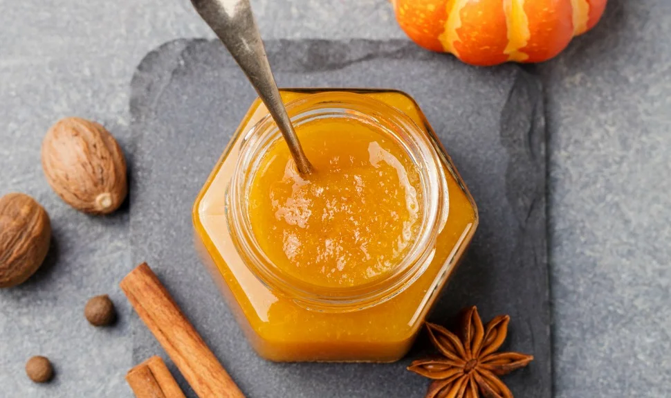 A nutrient rich, exfoliating mask that's good enough to eat!