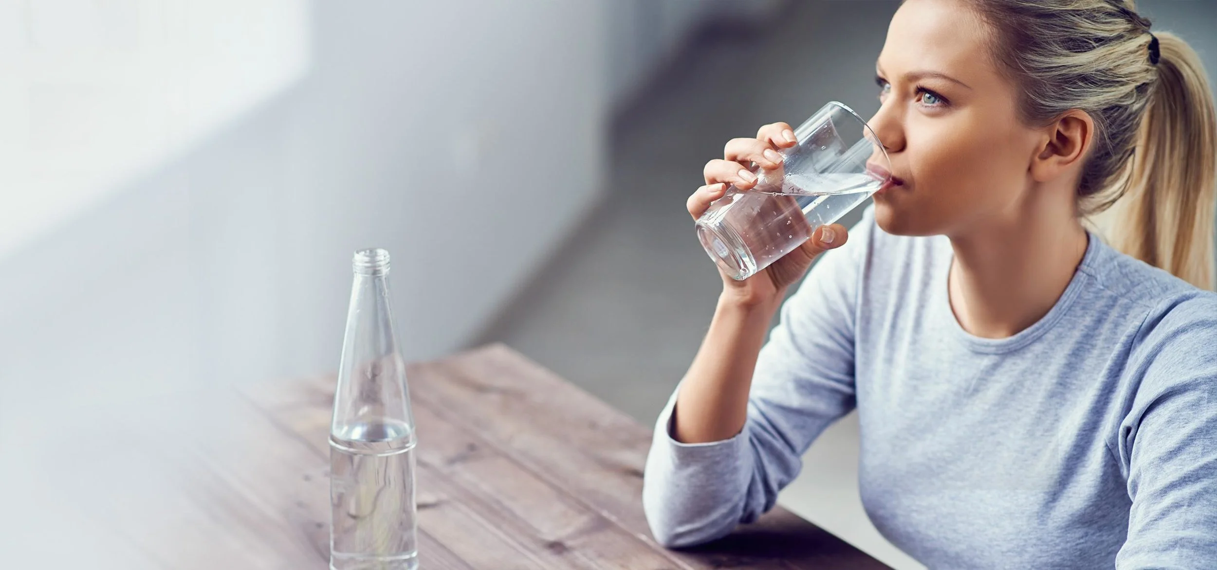 brita_experience_personal_hydration_needs_woman_drinking_water-1.jpg