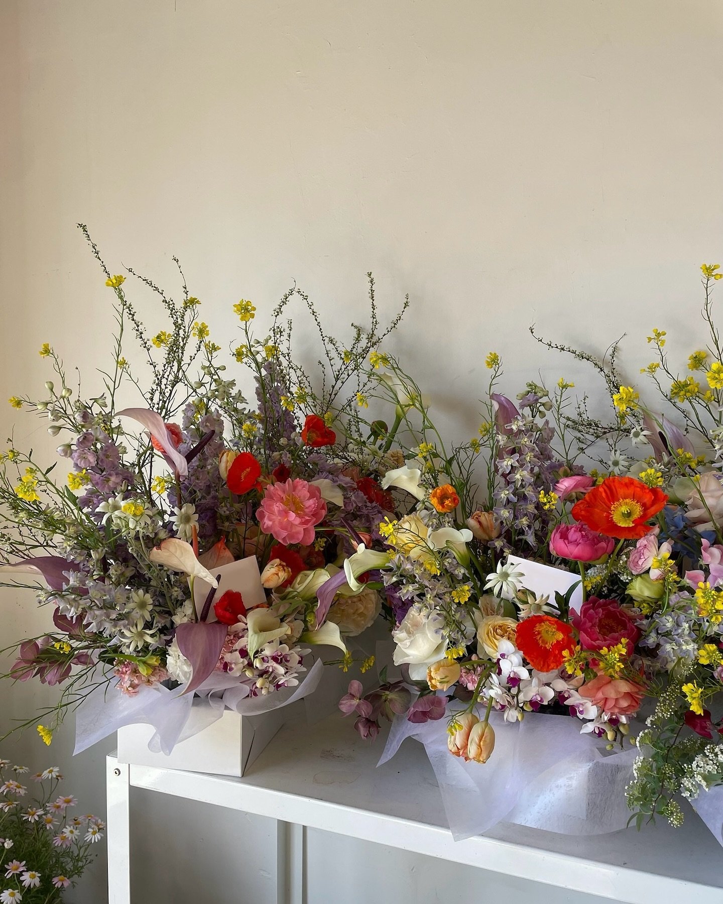 Offerings in Studio &bull; Floral offerings available for delivery every week throughout the LA area. Wrapped bouquets and vessel arrangements in Soft and Joyful color palettes. All details can be found online at the link in bio.