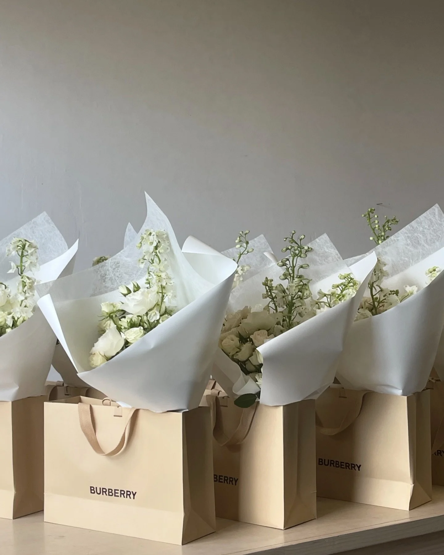 35 bouquets &amp; in studio for @burberry. 

One of our favorite ways to connect with brands is to assist in client outreach for their upcoming product campaigns. For this particular roll out we worked closely with the client&rsquo;s design team to n
