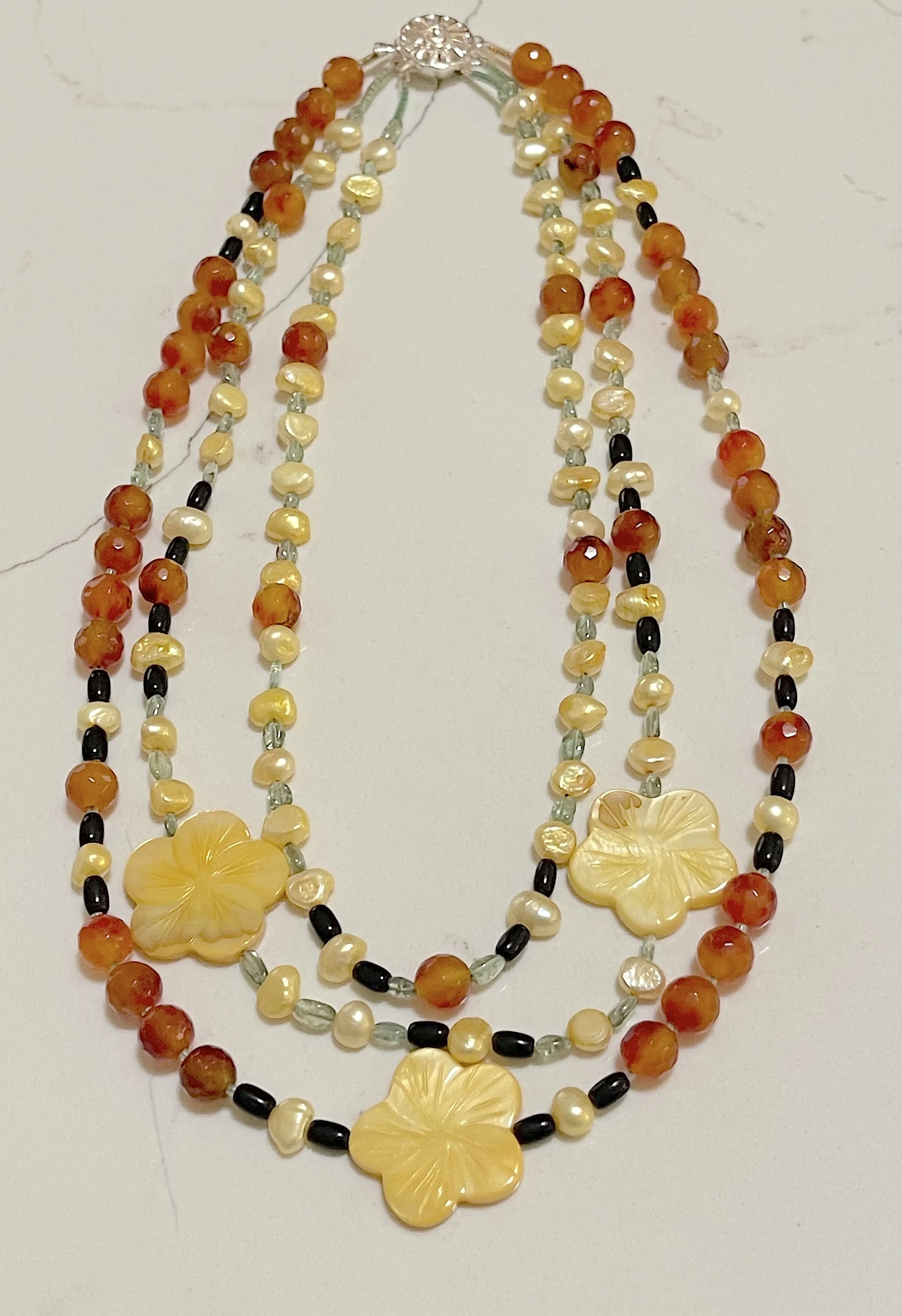 Bumble:marigold on quartz-full--very best.jpg