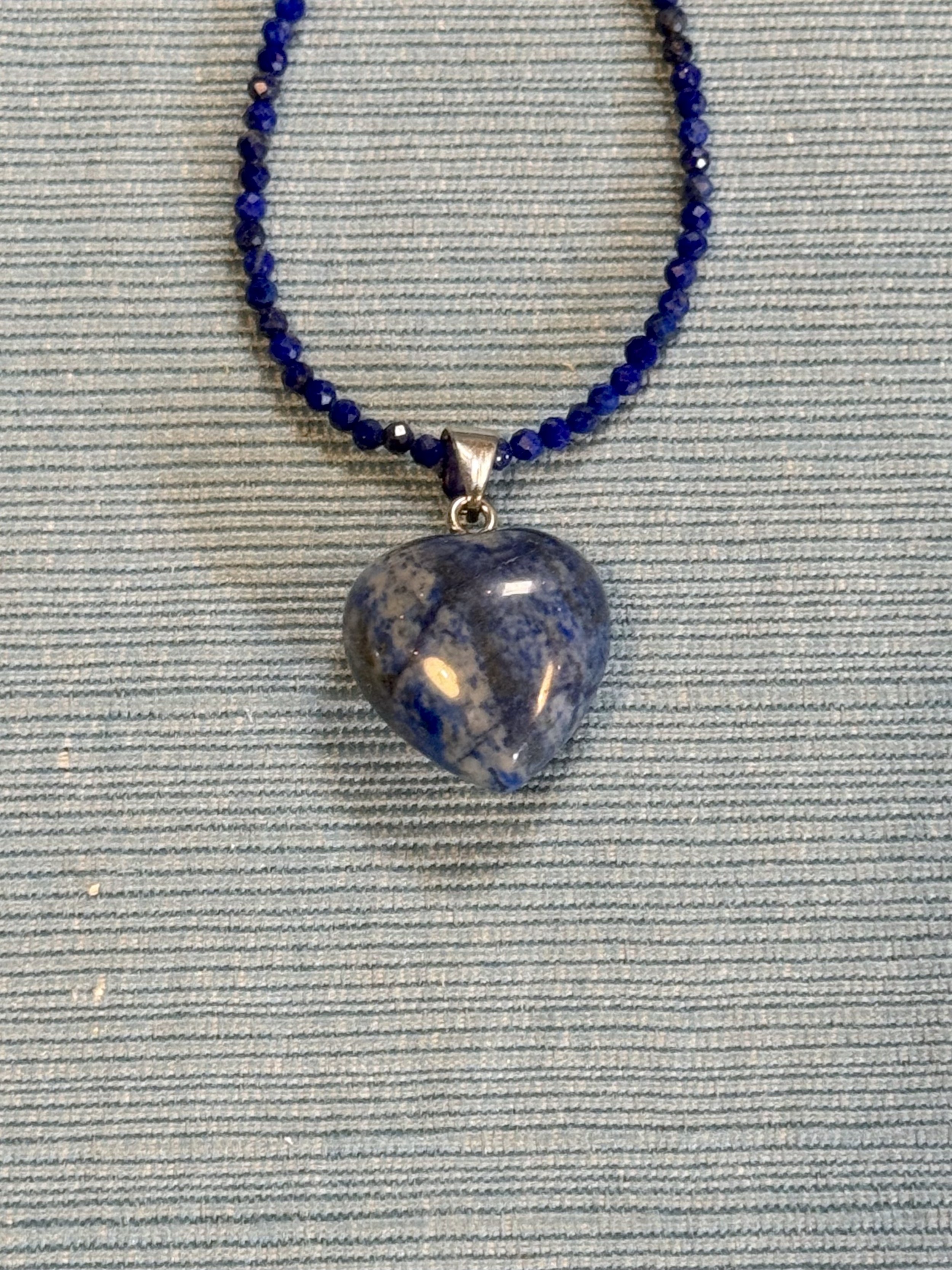 Lapis Lazuli heart closeup.jpg