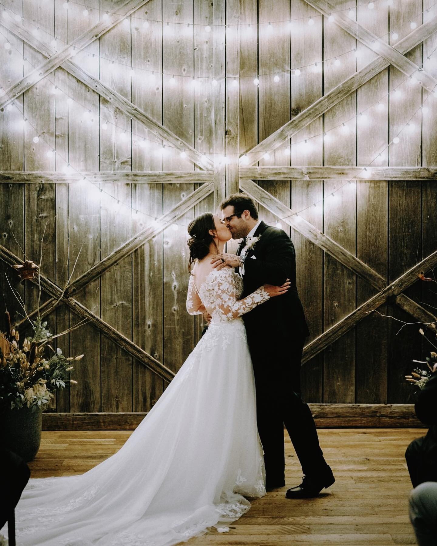 ❤️
.
.
#jennycastrophotography #buckscountyphotographer #philadelphiaweddingphotographer #terraingardenswedding #terrainwedding #terrain #terraindevonyard #love