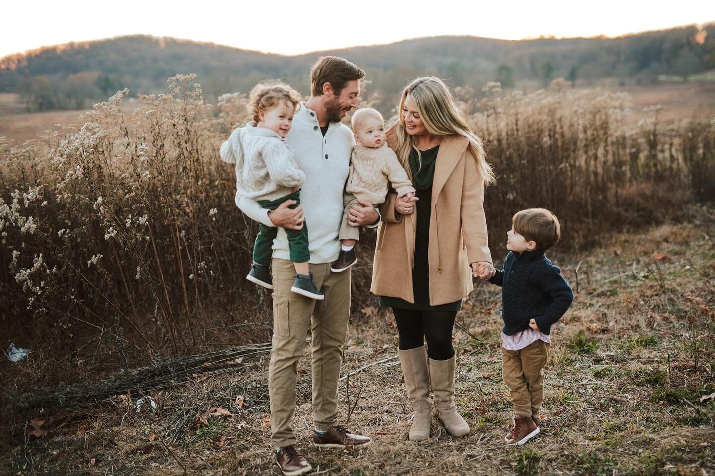 ❤️
.
.
.
#jennycastrophotography #philadelphiafamilyphotographer #philadephiamaternityphotographer #valleyforgephotographer #fallfamilyphotos #family #love #valleyforge #valleyforgepark