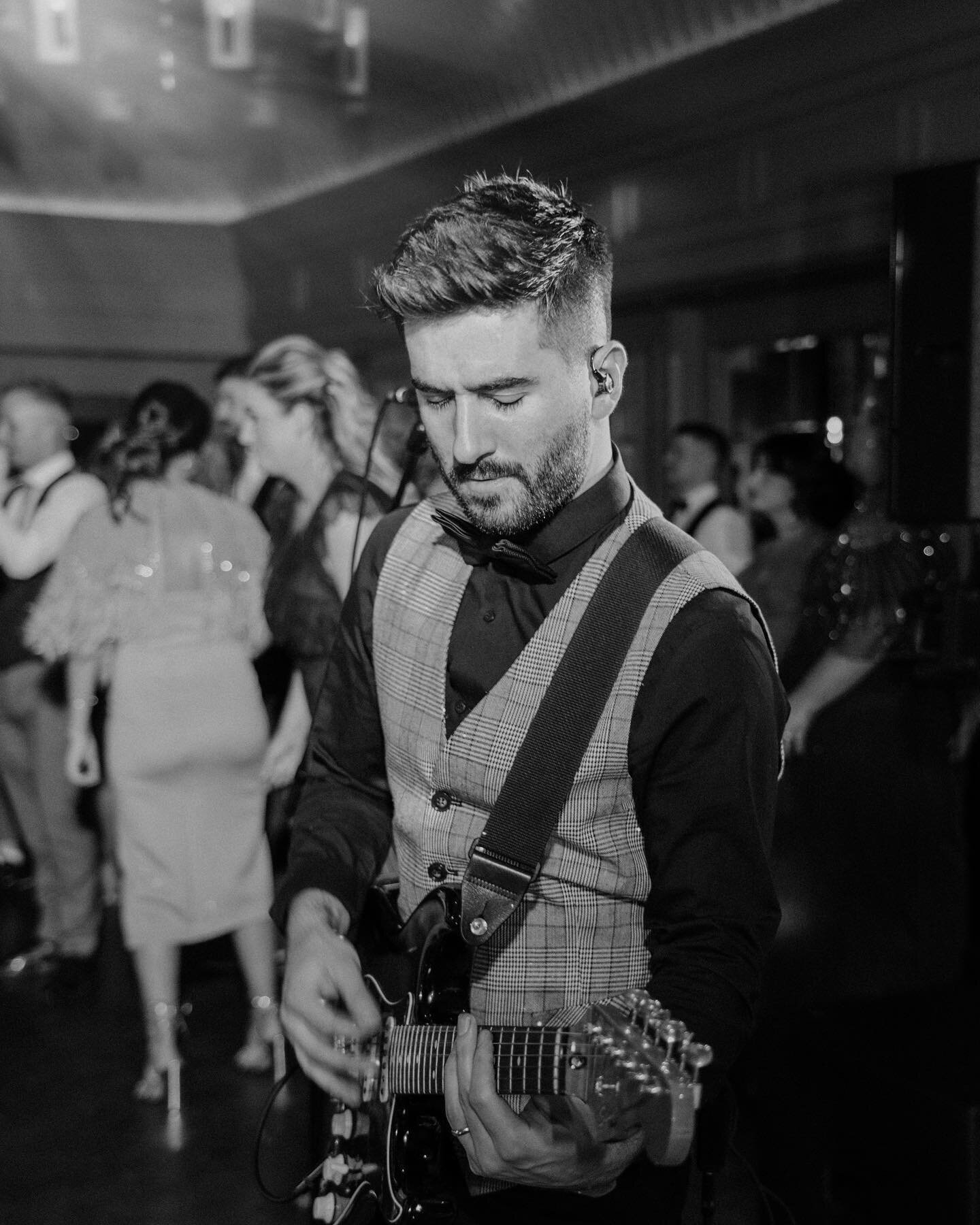 Apparently I take the last song of the night very seriously 😂

Ready for another packed weekend of 6 strings n&rsquo; singing!

📸 @missmediaphotography 
🎸 @mojo_ni_