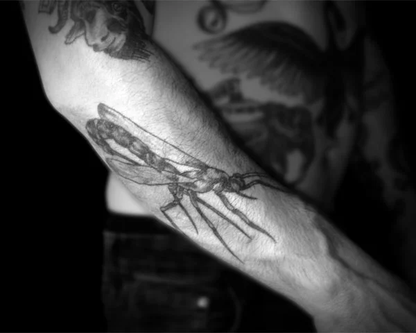 darwins_wasp_tattoo_thumb_v01.jpg