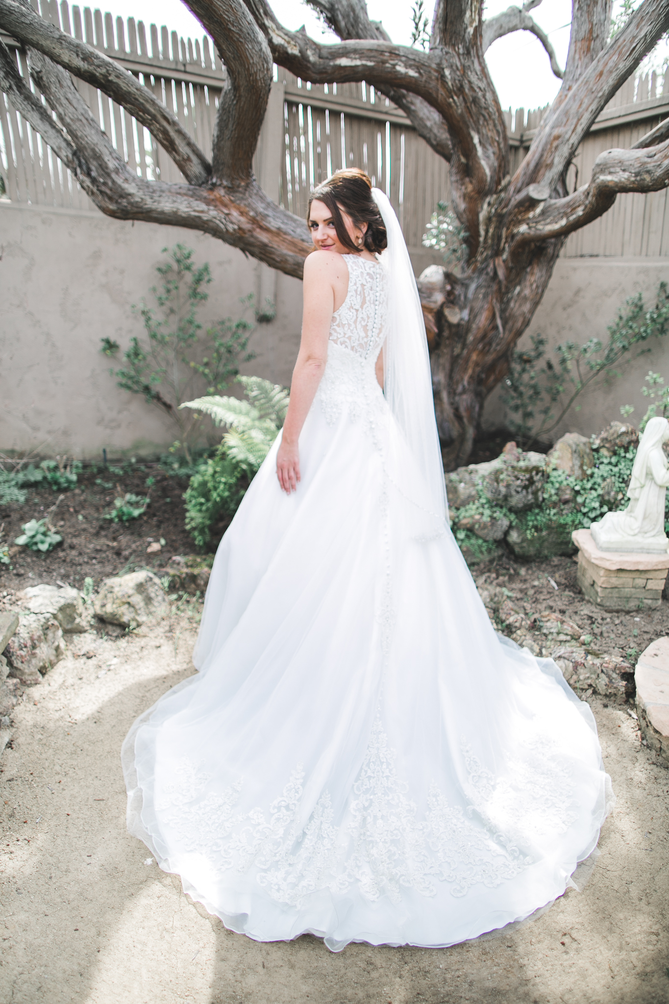A better view of her amazing dress!