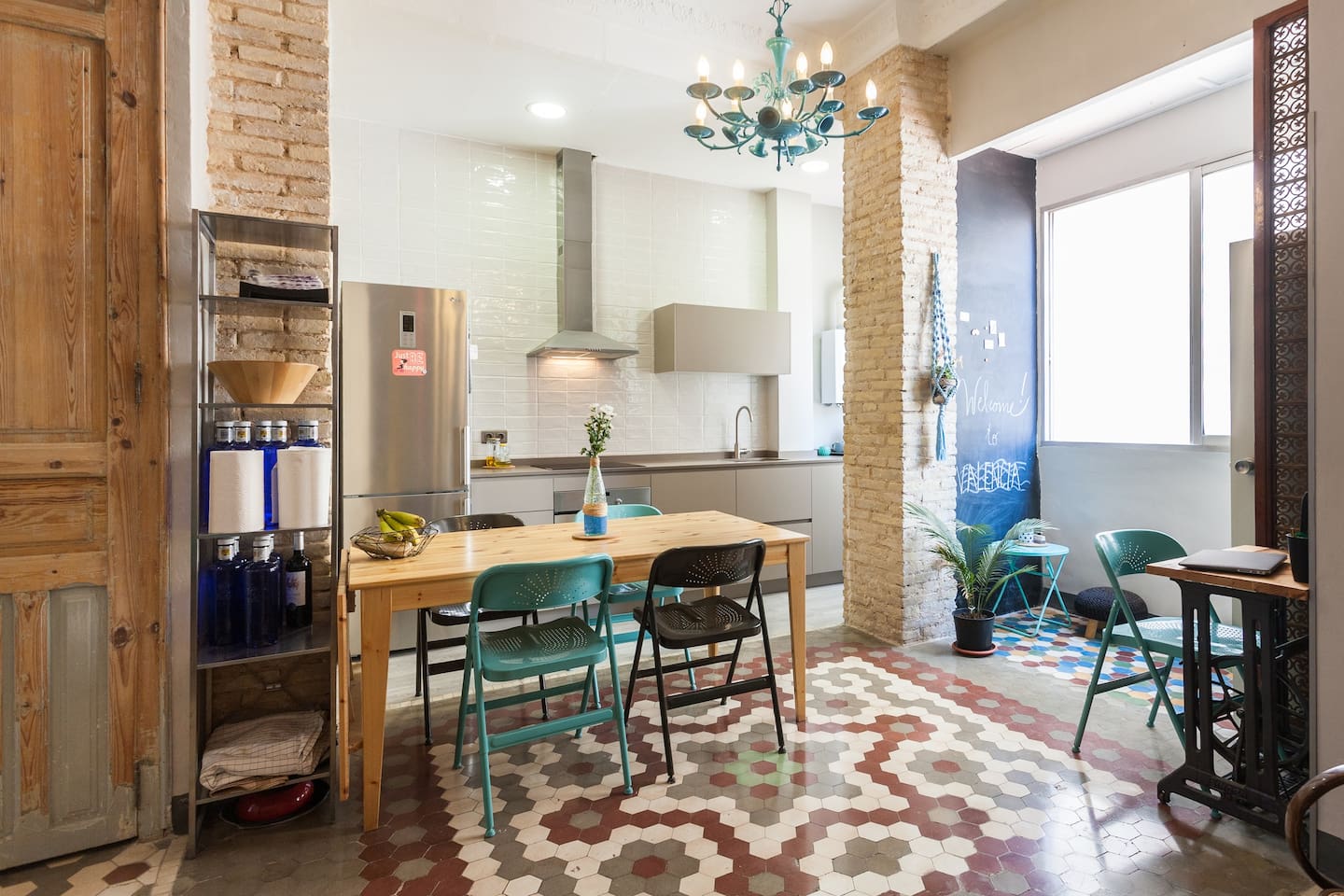 This photo was taken by Altea, our AirBnB host. The colorful and vibrant apartment was located in a popular market of Ruzafa. The location was a bit of a walk from the main city which made it pretty quite and tourist-free. Plus, it was surrounded by lively bars and restaurants.