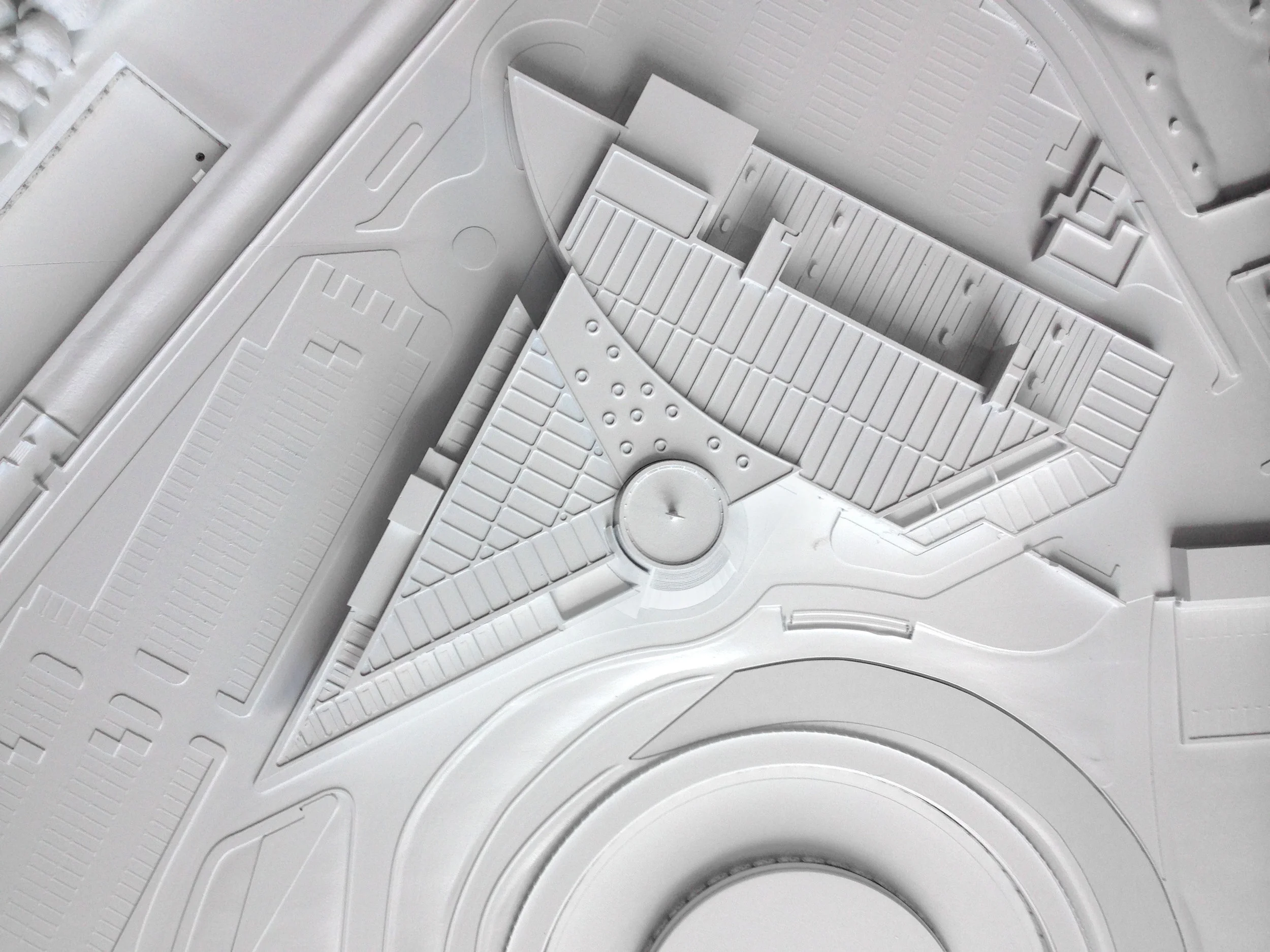 Mercedes_Wall_Model_02.jpg