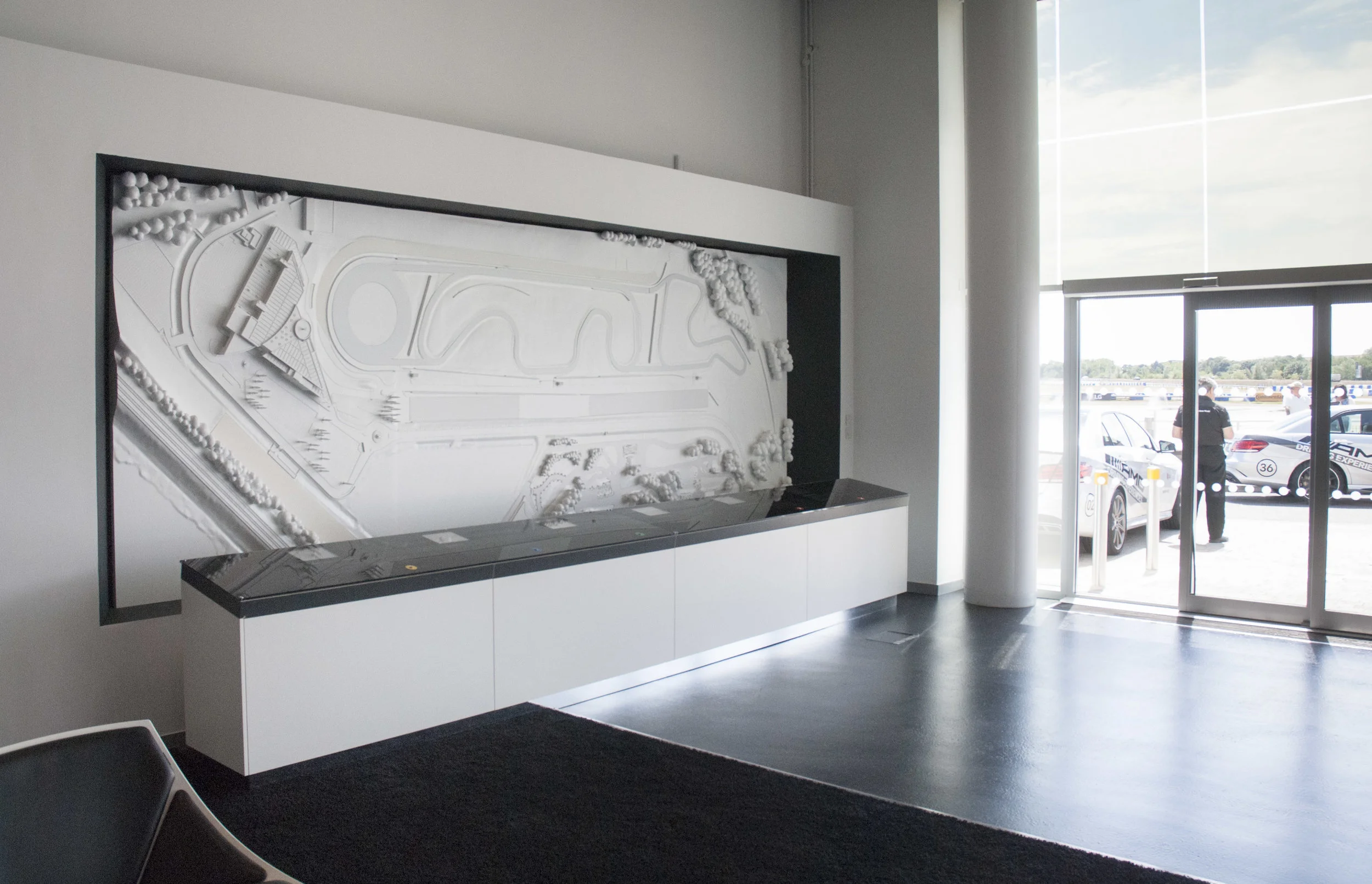 Mercedes_Wall_Model_06.jpg