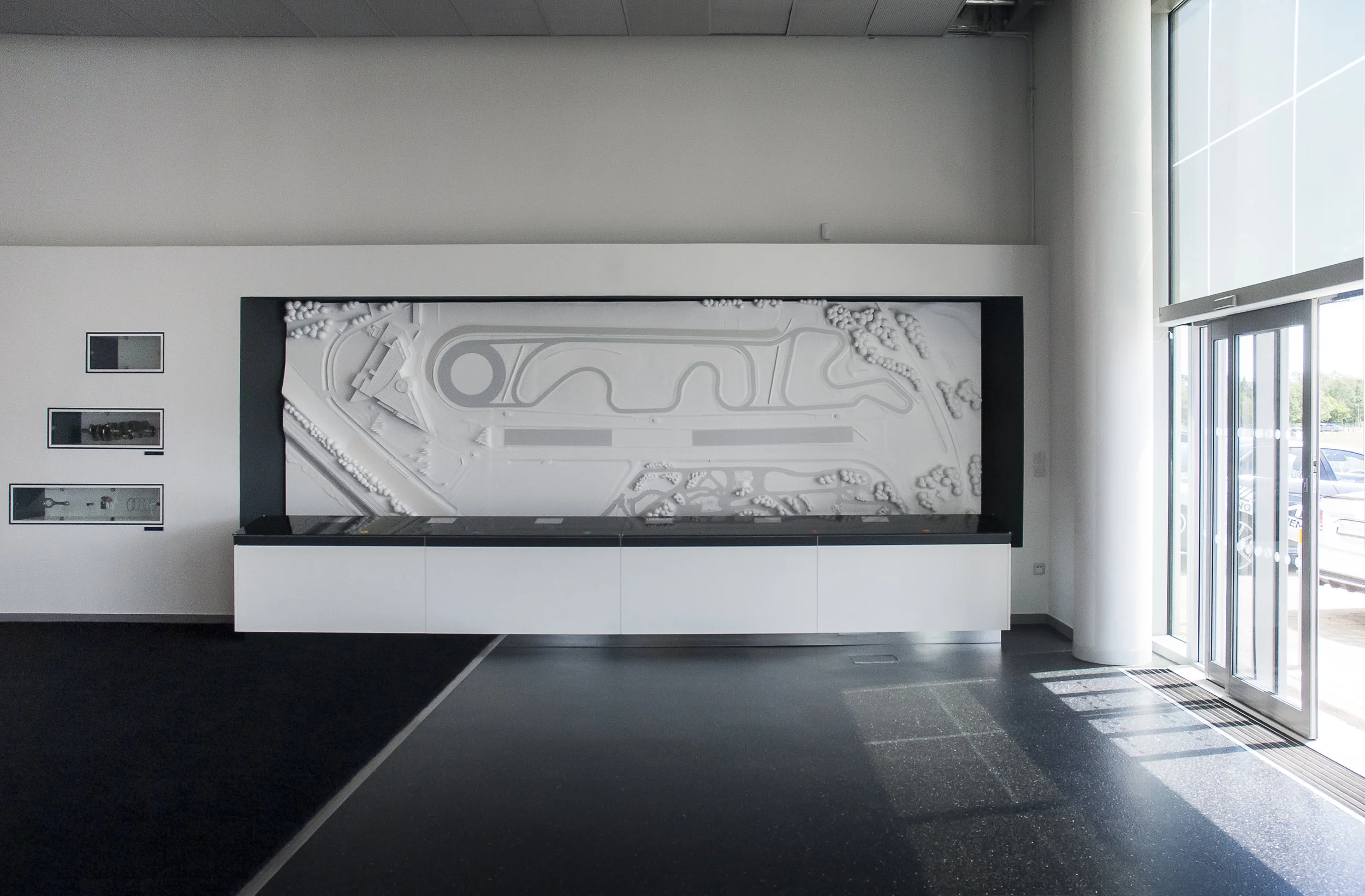Mercedes_Wall_Model_07.jpg