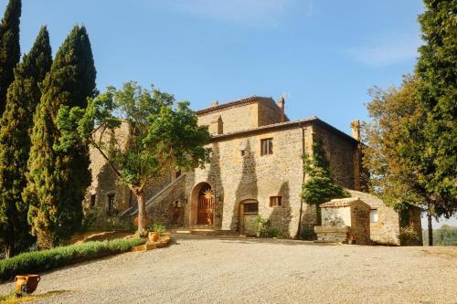 farmhouse with courtyard.jpg