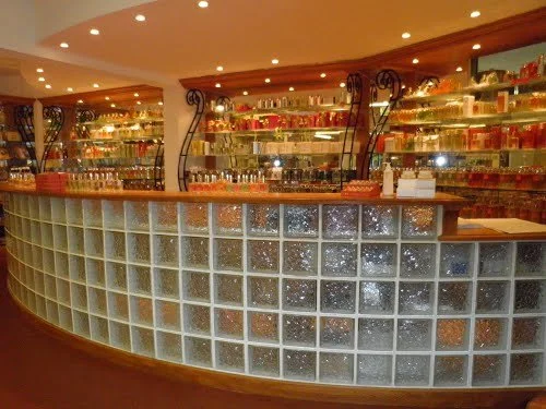 shop. parfumerie galimard. mister no. cc3.0.jpg