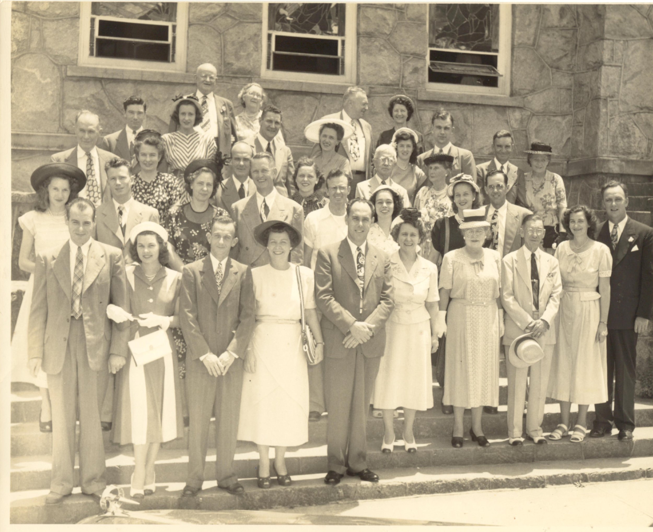 Clayton Methodist Ch. 1948 group front of ch.jpg