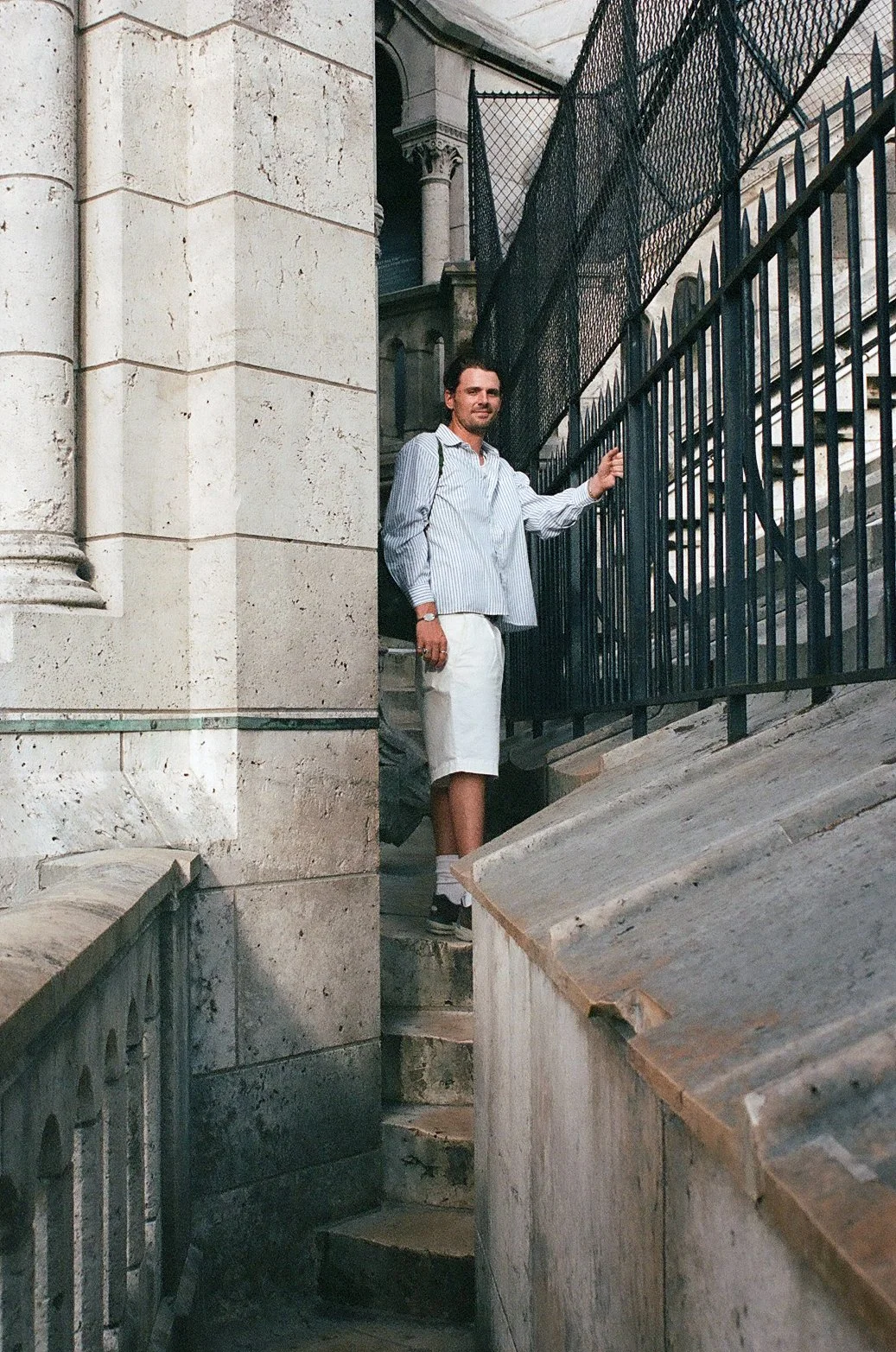 Nick grimpe au dôme de la Basilique du Sacré-Cœur de Montmartre
