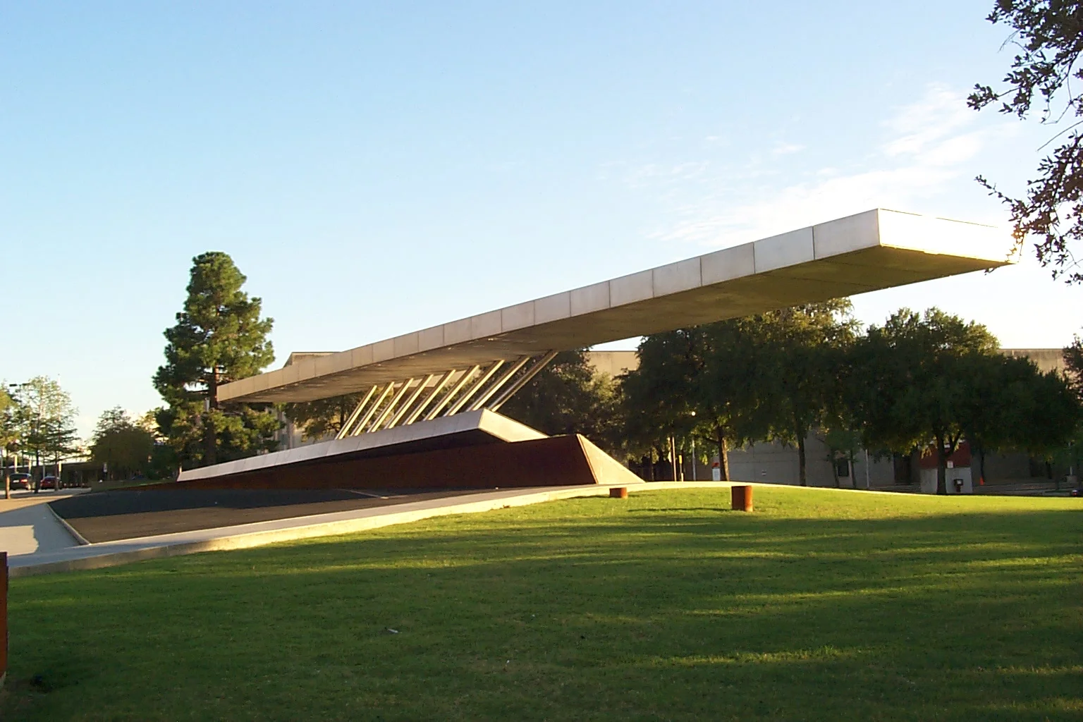  As architect of record Oglesby Greene brought together multiple entities; the Foundation, the City, the designers, the contractor and his craftsmen to realize a significant built memorial. Oglesby•Greene participated in design development with desig