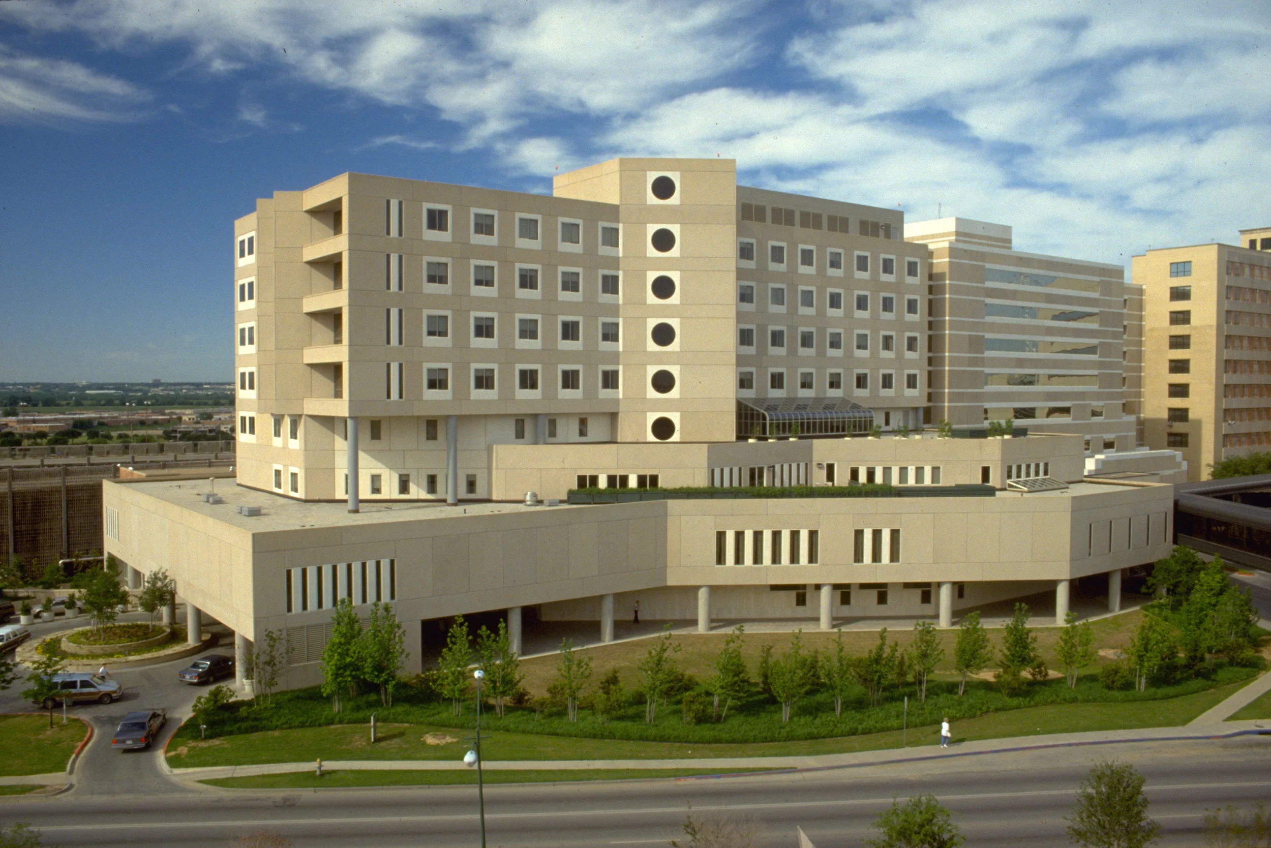 Zale Lipshy Hospital