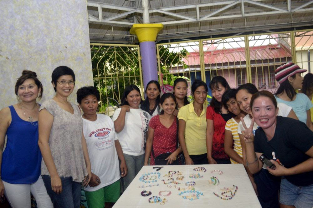 The women with their jewelry.jpg