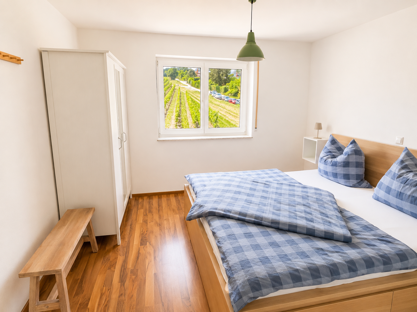 Schlafzimmer 1