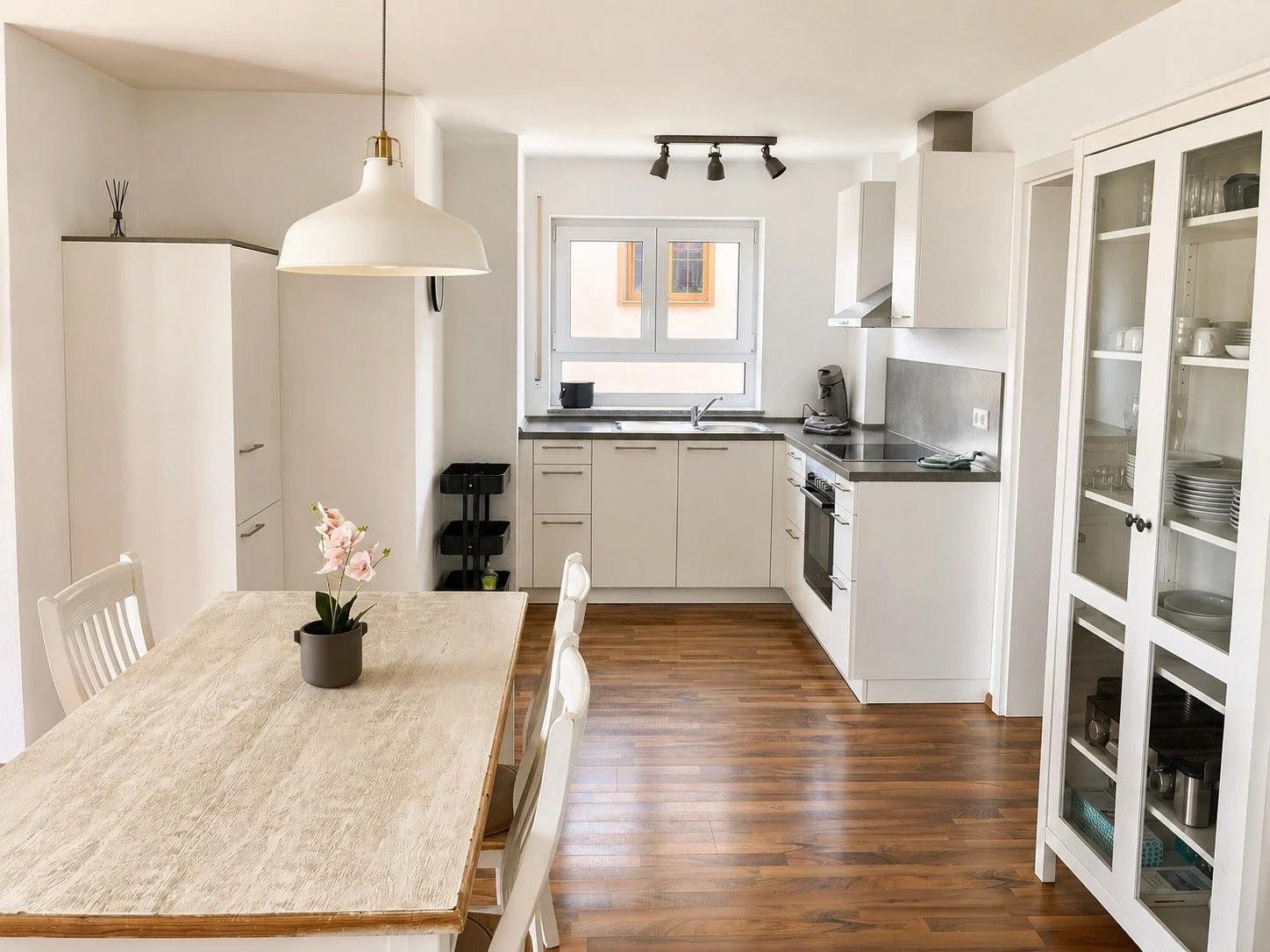 Küche und Esszimmer