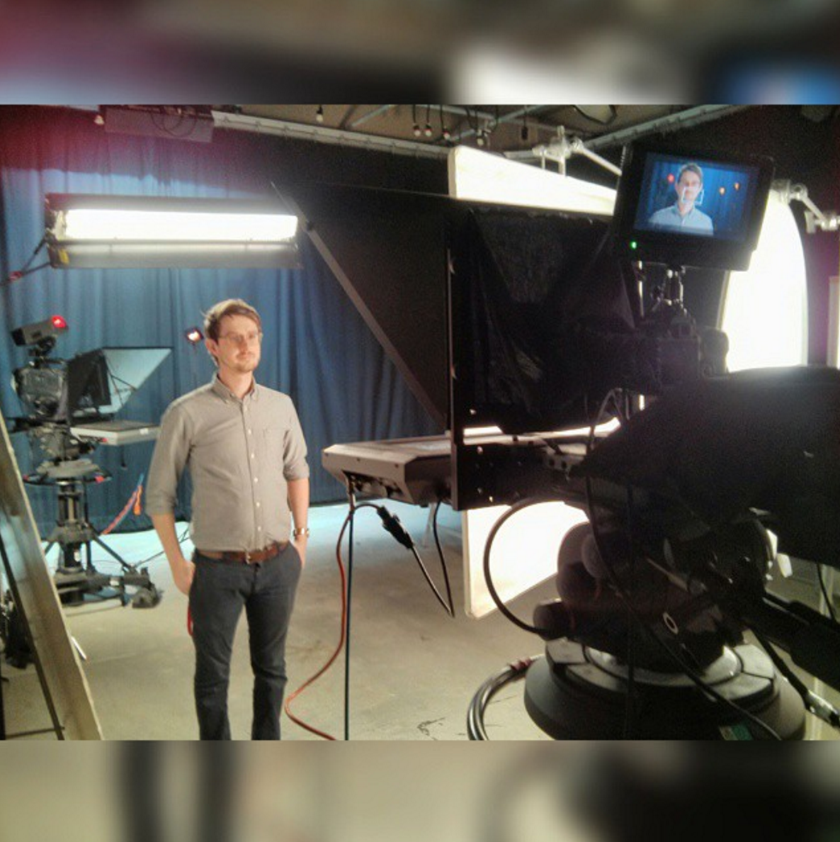  Zach demonstrating a lighting set-up at Ryerson Photo:  @lim_craw  