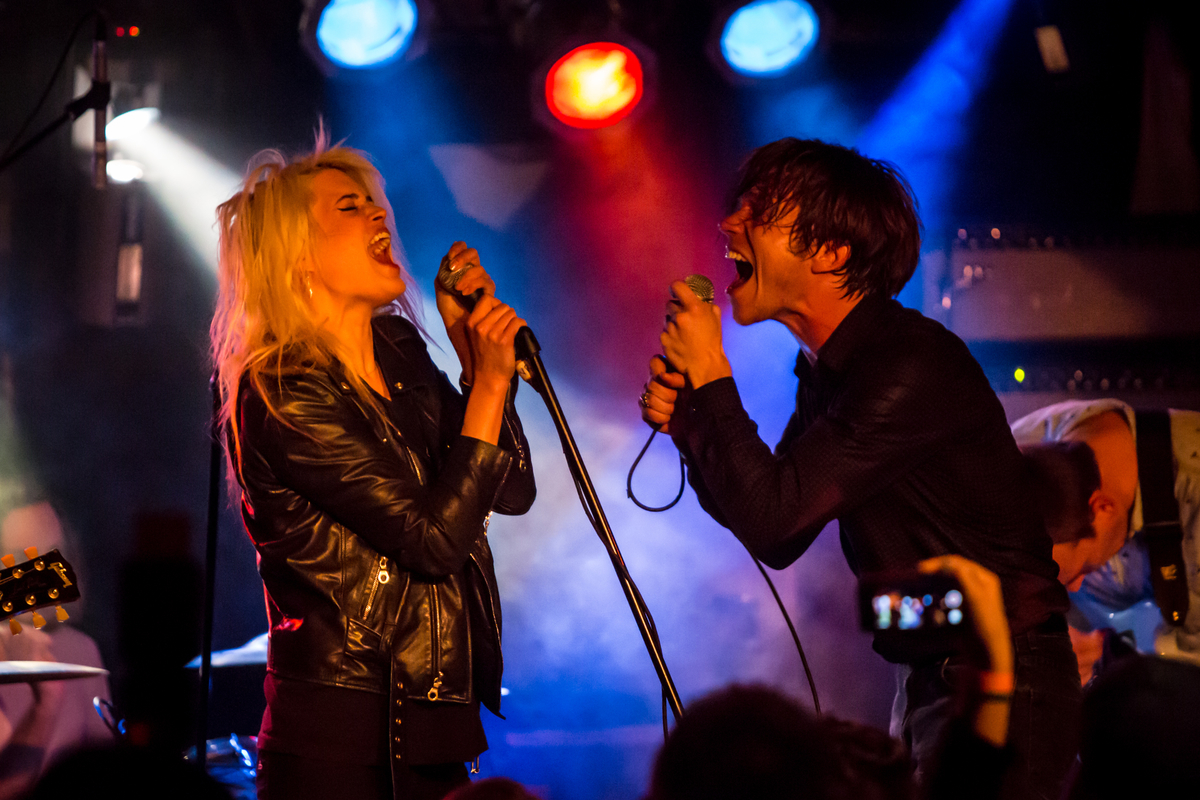 Alison Mosshart and Cage the Elephant 