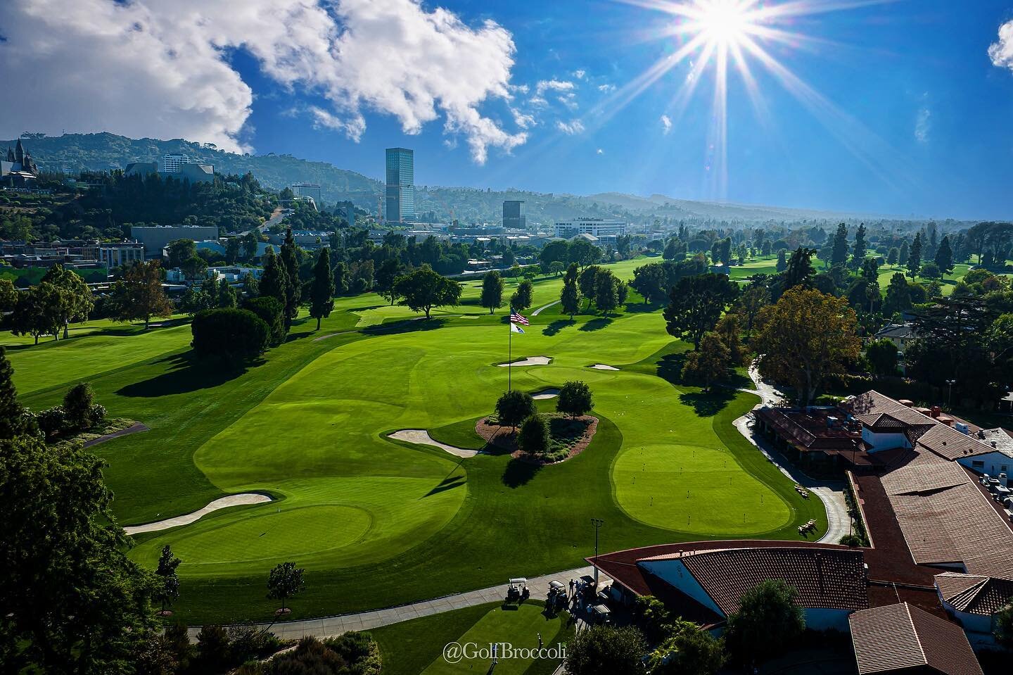Am I even an adult if my favorite part of #LakesideGolfclub was having #Hogwarts castle in view for most of the round (upper left corner).

#californiagolf #universalstudios #golfview #losangelesgolf #golflife #golfr #golfcoursearchitecture #5iron #s