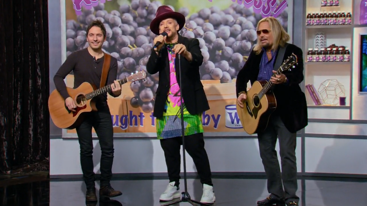 New Celebrity Apprentice performance w/ Boy George & Vince Neil