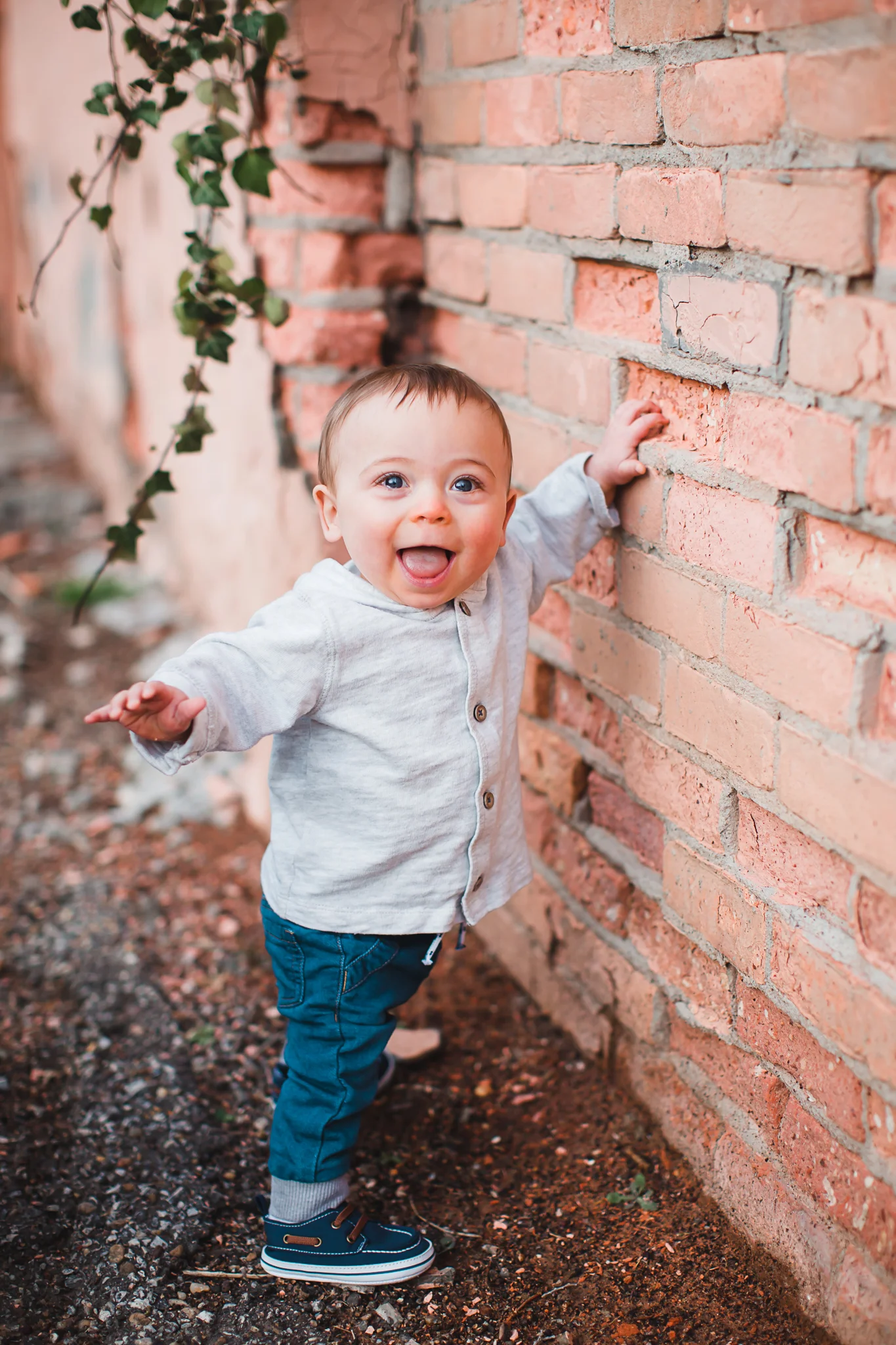 The Otis Family | Spring Pictures in Wolflin