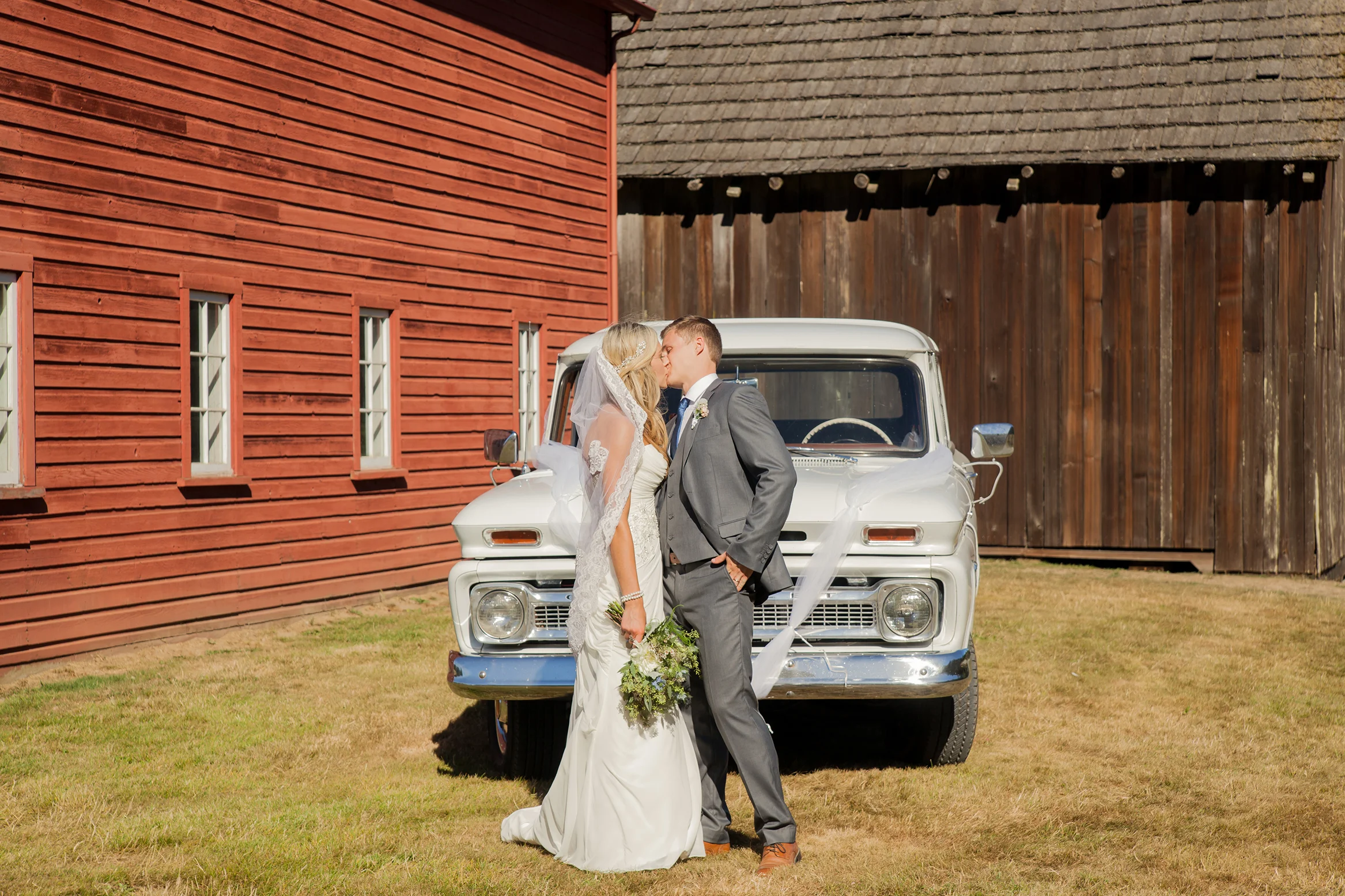 Jon and Dani - Warm Tone (472 of 995).jpg