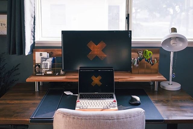 ❌ S  A  T  U  R  D  A  Y ❌

Jelly of my wife's side of The Crunchy Office because she's got that awesome window. But, not loving her monitor. Might need to upgrayyyd to an Ultrawide, but need suggestions for something that is reasonably priced.
.
.
.