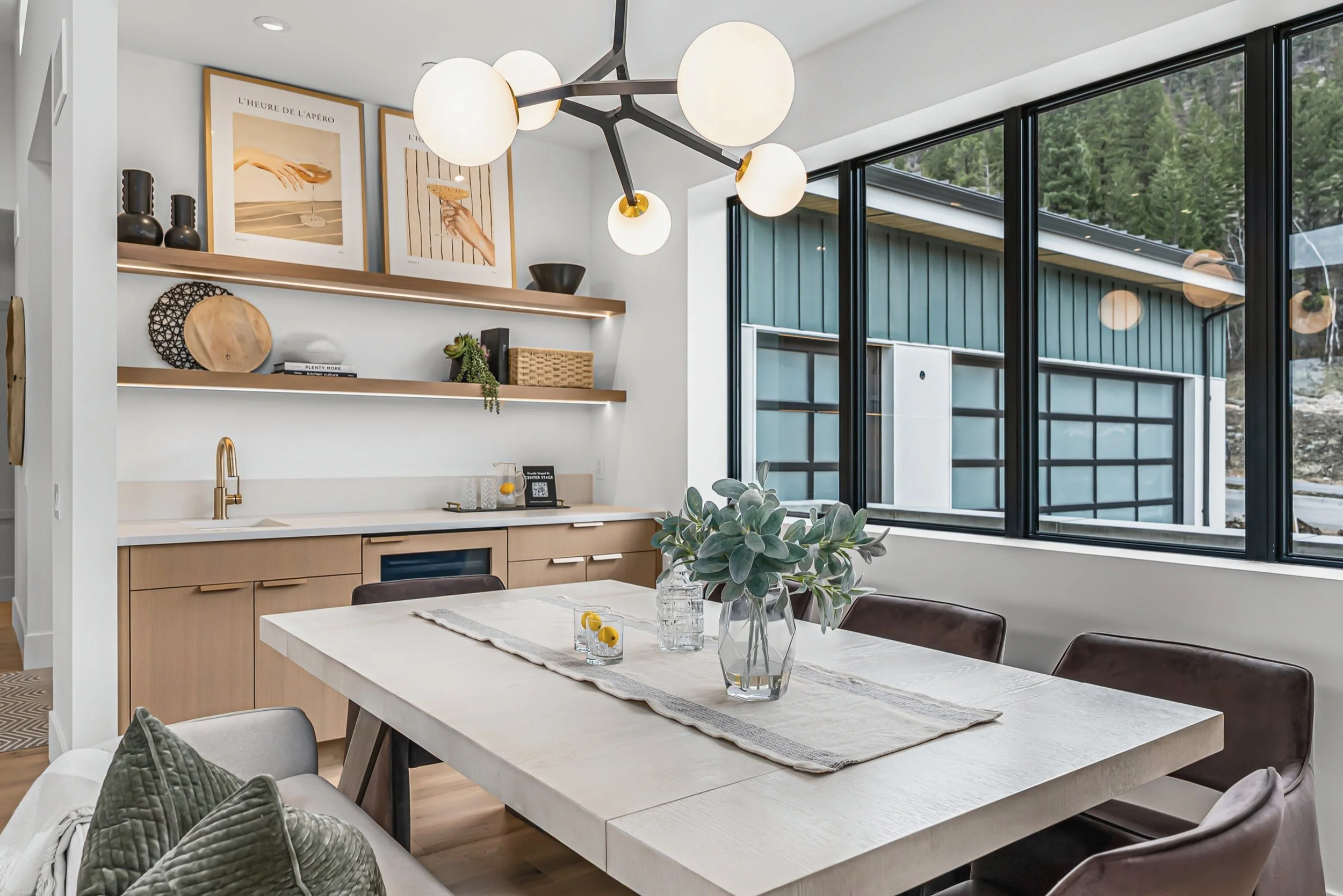 Dining table with open oak shelving and a globe chandelier, Ellison Walkout, Predator Ridge