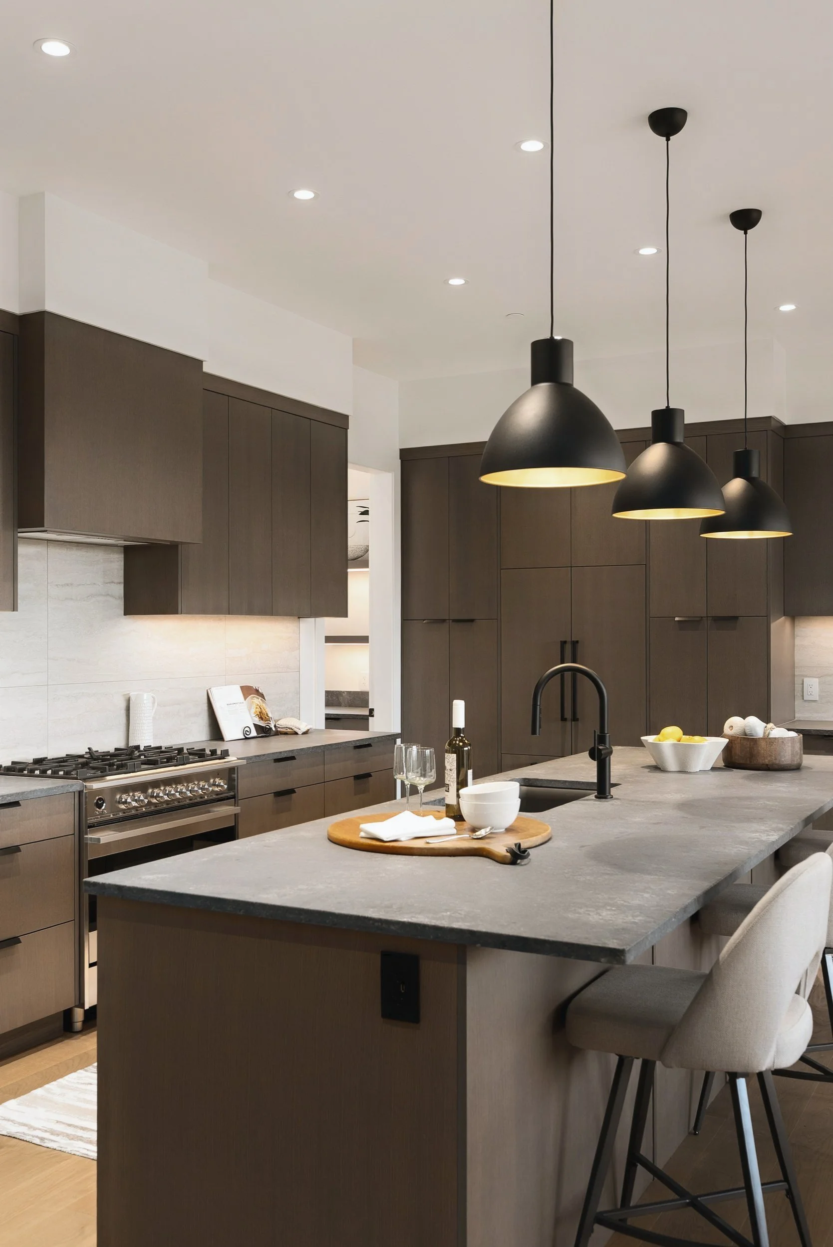 Kitchen island with stools under black pendants, Terrace House, Predator Ridge