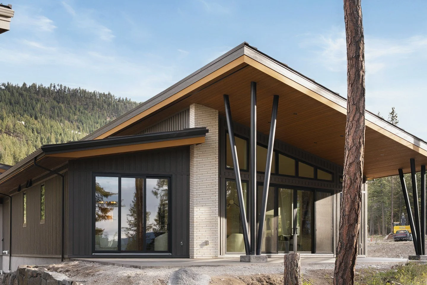 Rear exterior with a shed roof, glass gable and steel posts, Fairway Rancher, Predator Ridge