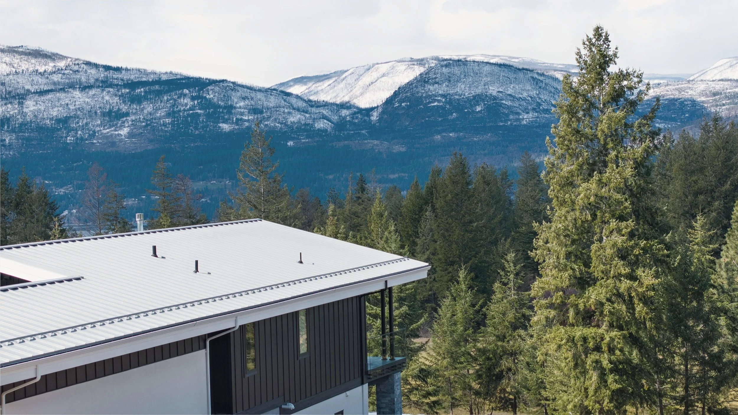 View over the roofline to the snow-capped mountains, Terrace House, Predator Ridge