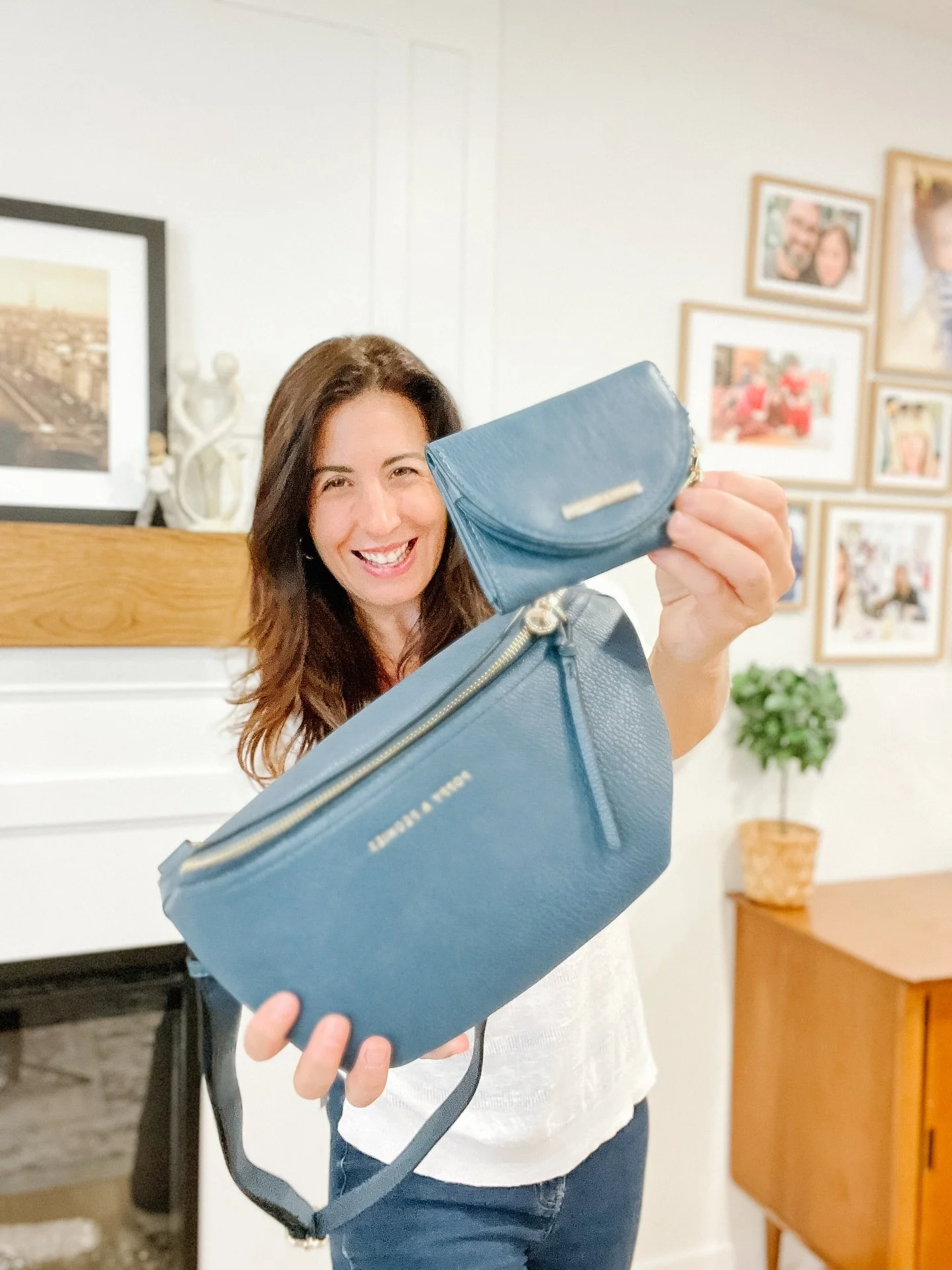 {ad} NGL, I&rsquo;m a pretty basic b**ch 😯 style-wise, but when I throw on one of the beautiful bags from @poppy_peonies I feel like I ACTUALLY have my 💩 together 🫢
Nearly every time I leave the house I&rsquo;m in some version of jeans and a t-shi