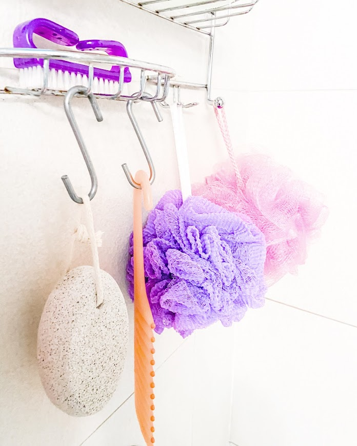 shower poof s hook.png