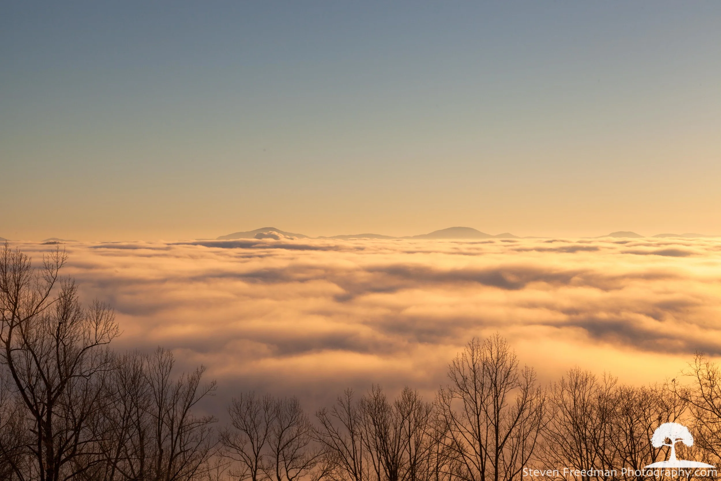 An extraordinary sea of fog. 