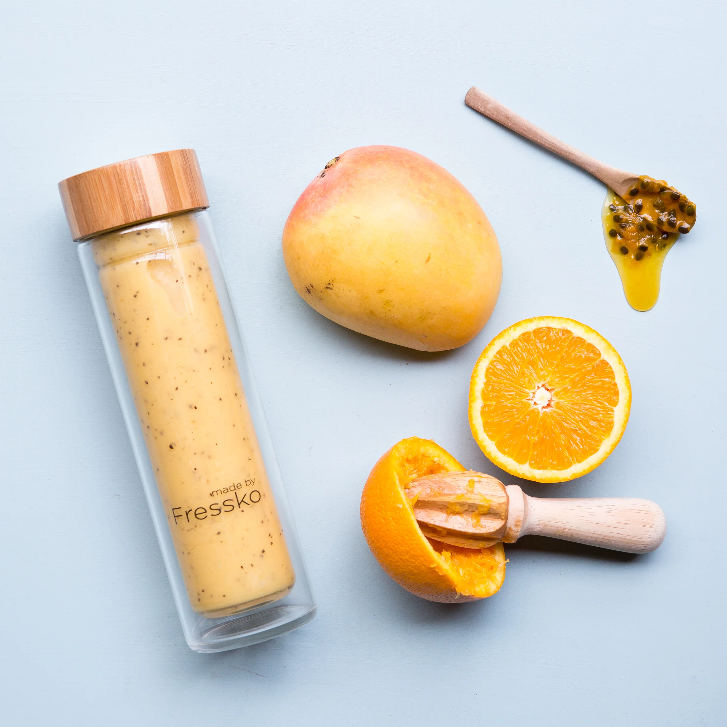 RecipeSmoothieOrangeMangoPassionfruit003.jpg