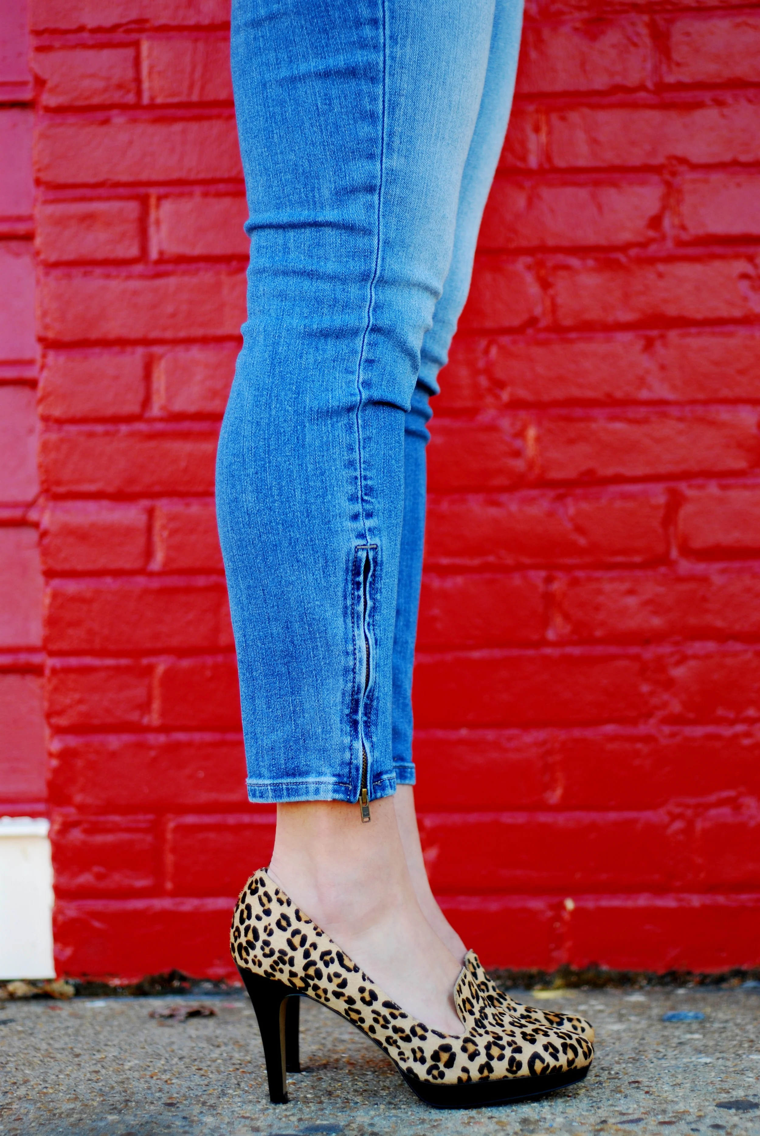  Photos shot&nbsp;in front of a&nbsp;colorful row of local businesses&nbsp;on Main Street near Virginia Commonwealth University in Richmond, VA. &nbsp;  Wearing:   Button Back Tuxedo Softened Shirt  ll LOFT&nbsp;ll 50% off on Cyber Monday!&nbsp;   An