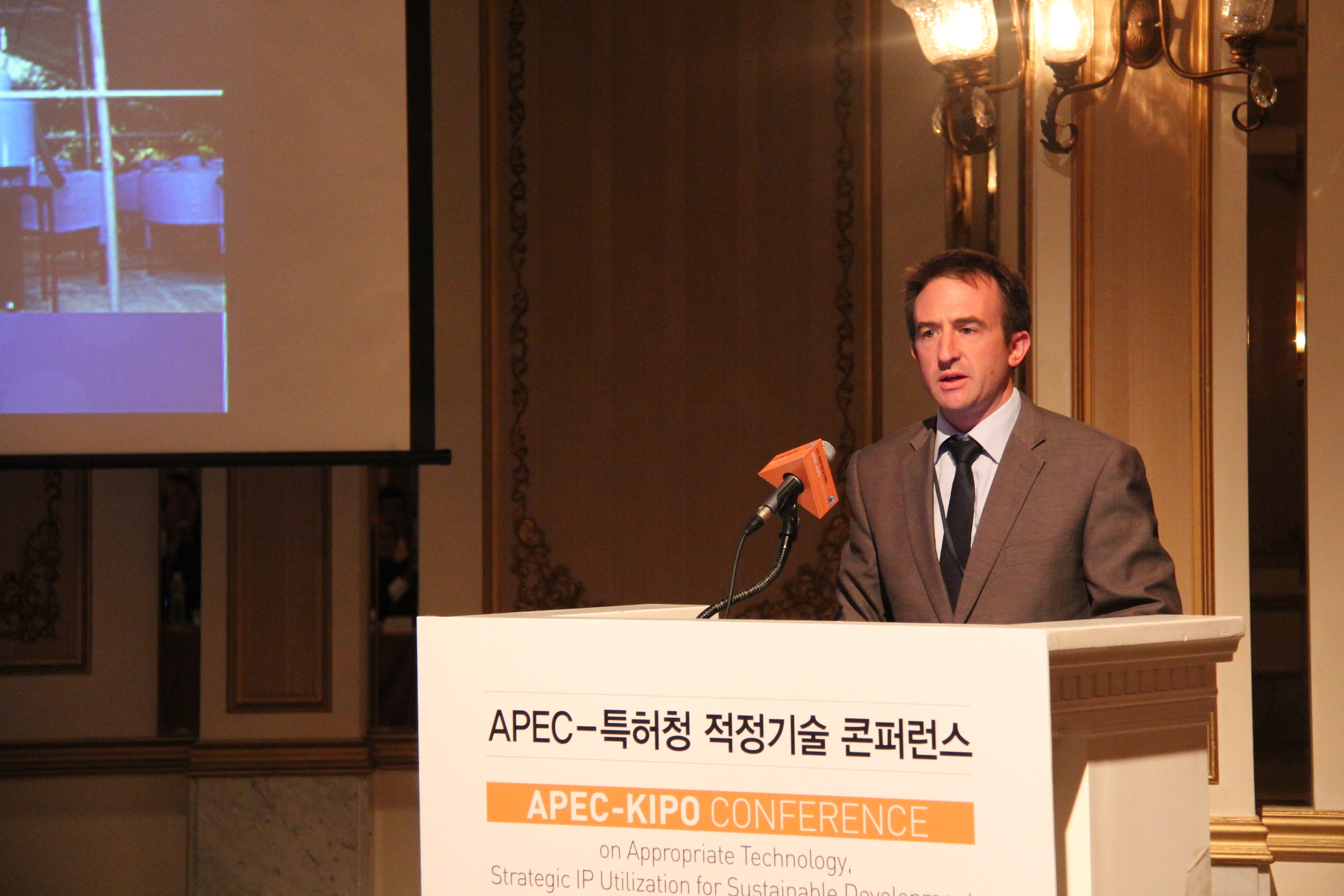 Lyndon Frearson, Managing Director of Ekistica, presents at the APEC Summit in 2014.