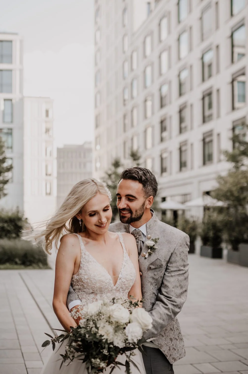 Mirja + Kevin / urban wedding / Andaz, München