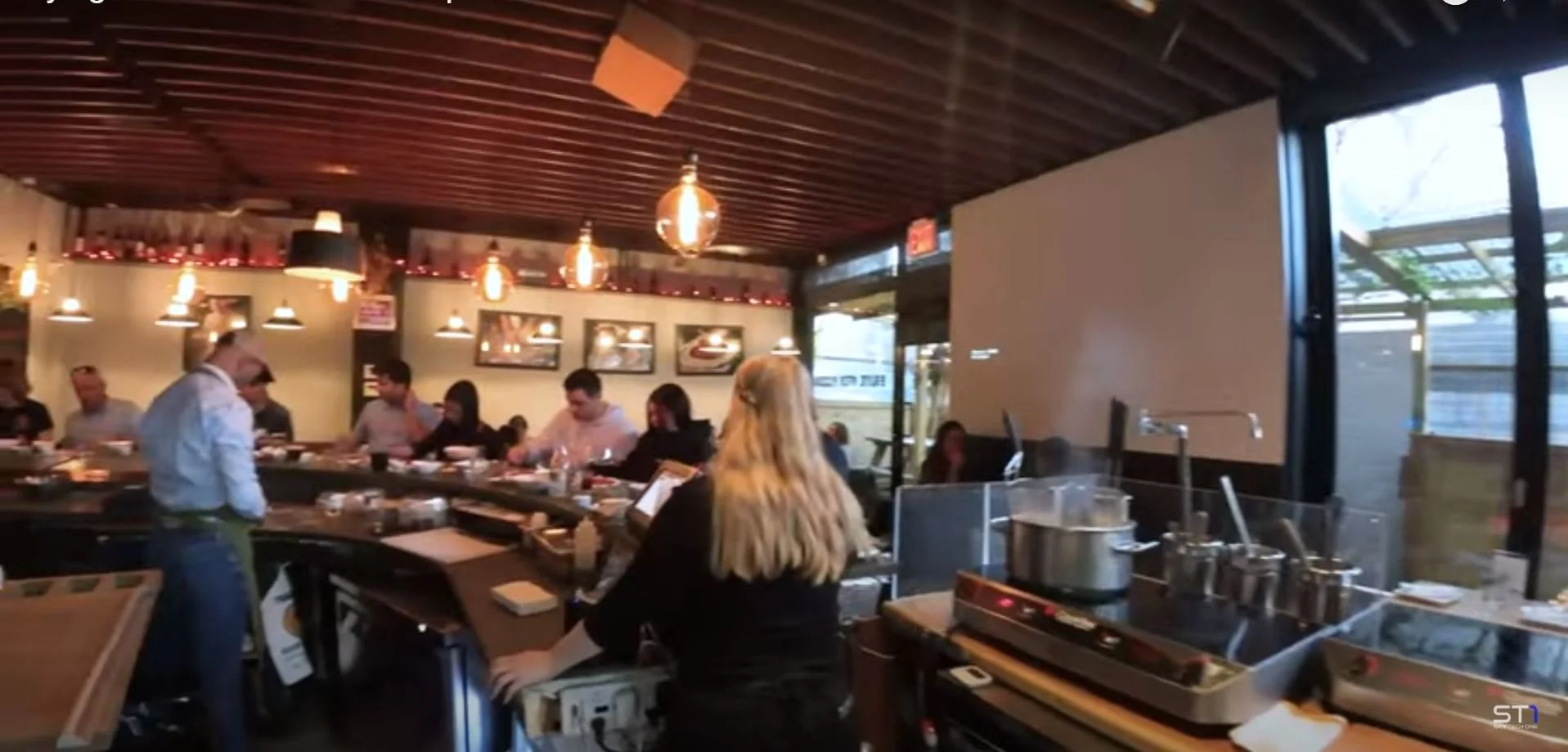 Flying an FPV Drone inside a pizzeria