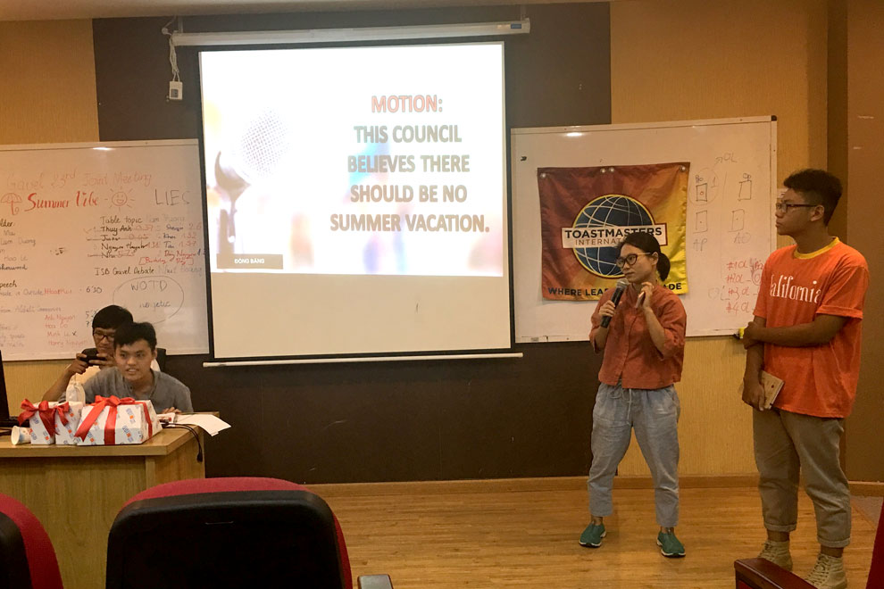 blog_gav_08_debate.jpg