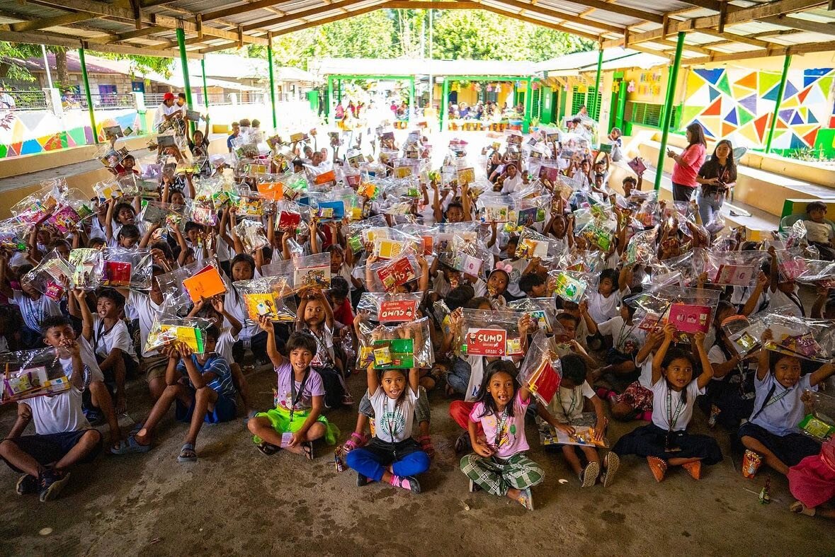 Thank you Ms. @yayenportal and friends for sponsoring 400 learner's kits donation for Labney Integrated School.

Our much appreciation to our partner-teachers in Labney IS for accommodating our team during a public holiday (Dec 8).

📸 @moncorpuz 

#