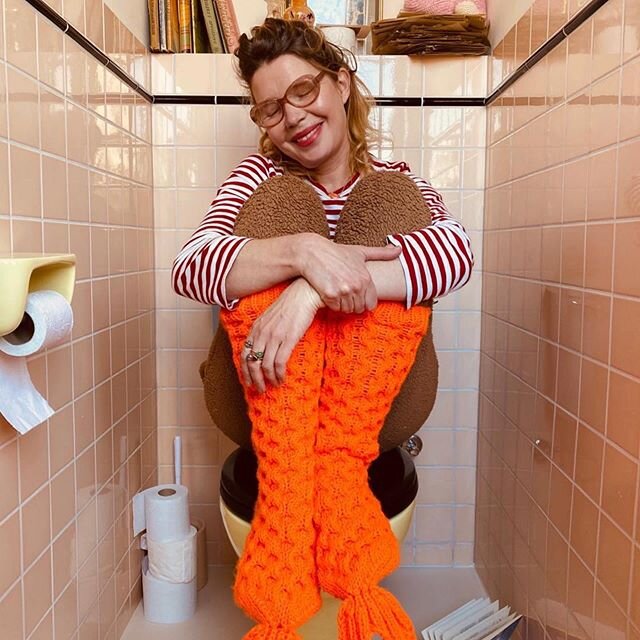 Thanks for sharing this photo! Goodluck tonight with the toiletvlog at @linda TV! 
Hope the fish are lucky 
#fishsocks #tjitskereidinga #socks #design #nikkiewester #happy #linda #lindatv