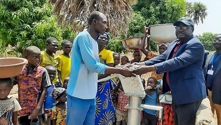 There are EIGHT NEW WELLS in The Republic of Chad, thanks to the generous supporters of @livingwaterproject and the hard work of our in-country partner Samba Paul and his team at @finalcommandministries.

In order:
Cakandjile Community
Migou Communit