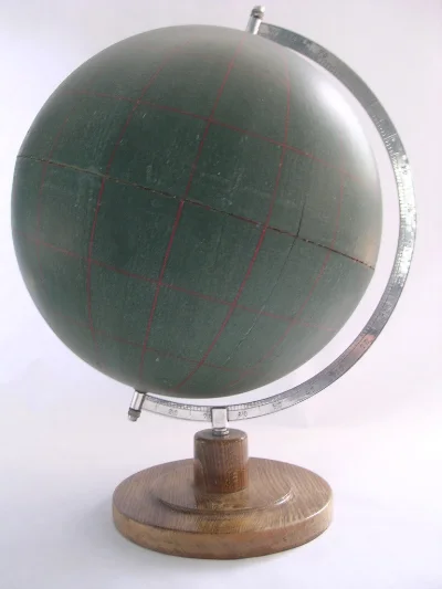 German_13_slated_globe_poss_Raeths.jpg